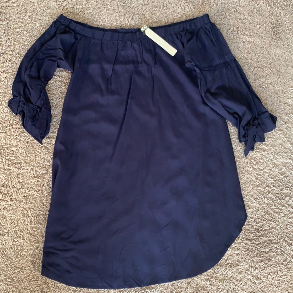 Super cute off the shoulder Just Quella navy dress